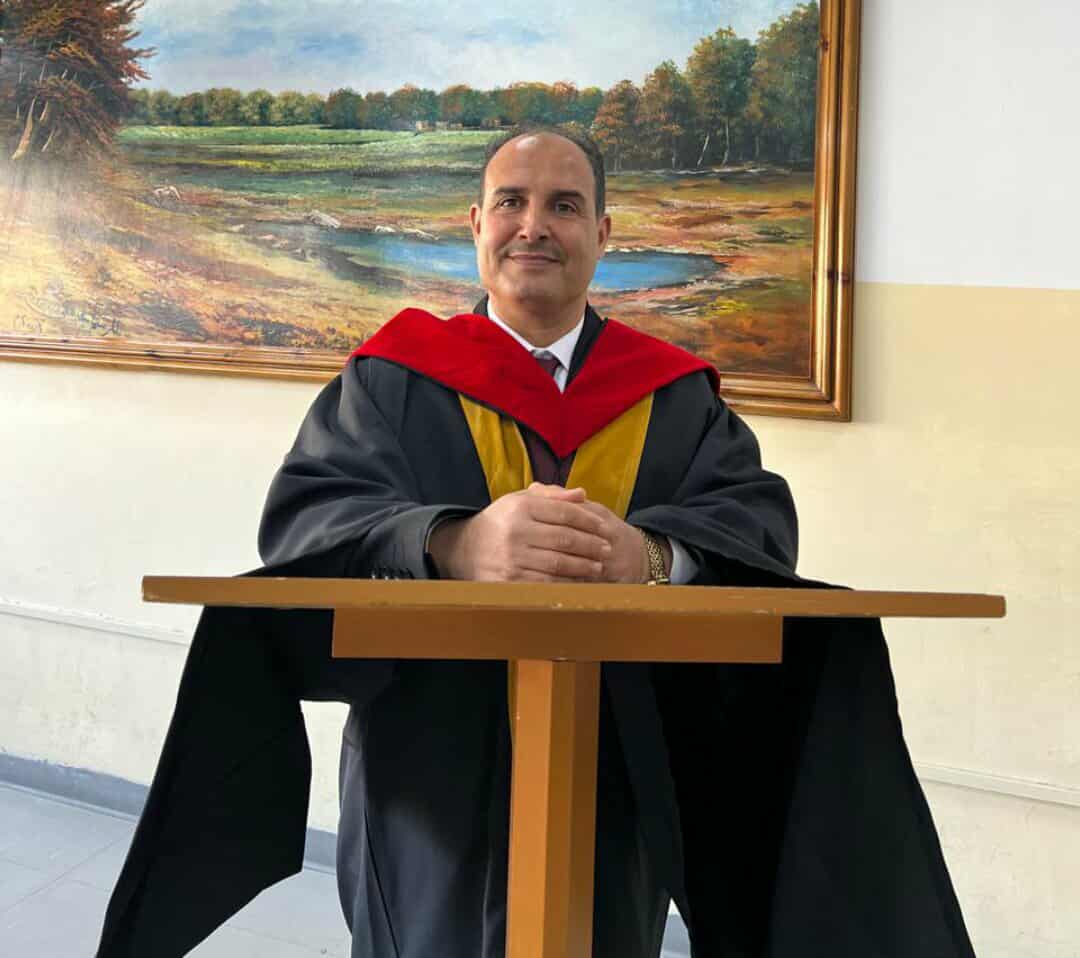 نيروز الإخبارية تهنئ الدكتور محمد أبو دخينة بحصوله على درجة الدكتوراه