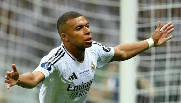 إصابة الركبة تُبعد مبابي عن السوبر الإسباني