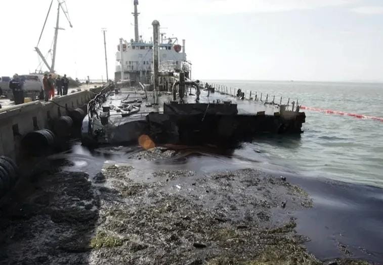 جنوح سفينة تركية في مضيق كيرتش.. هل تتكرر كارثة البحر الأسود؟