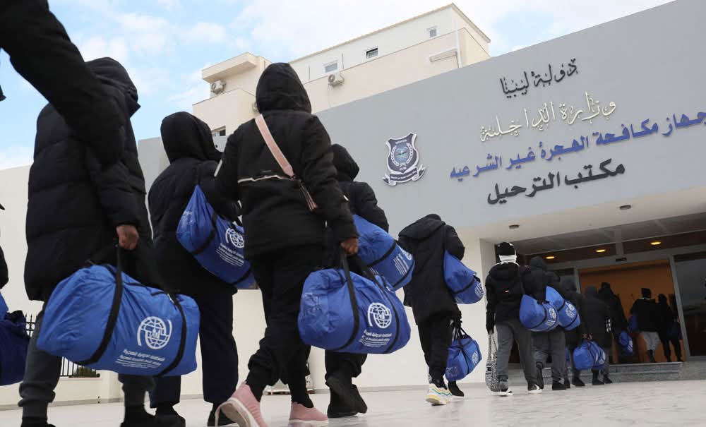 ترحيل أكثر من 37 ألف مهاجر غير شرعي طوعا من ليبيا خلال 2025