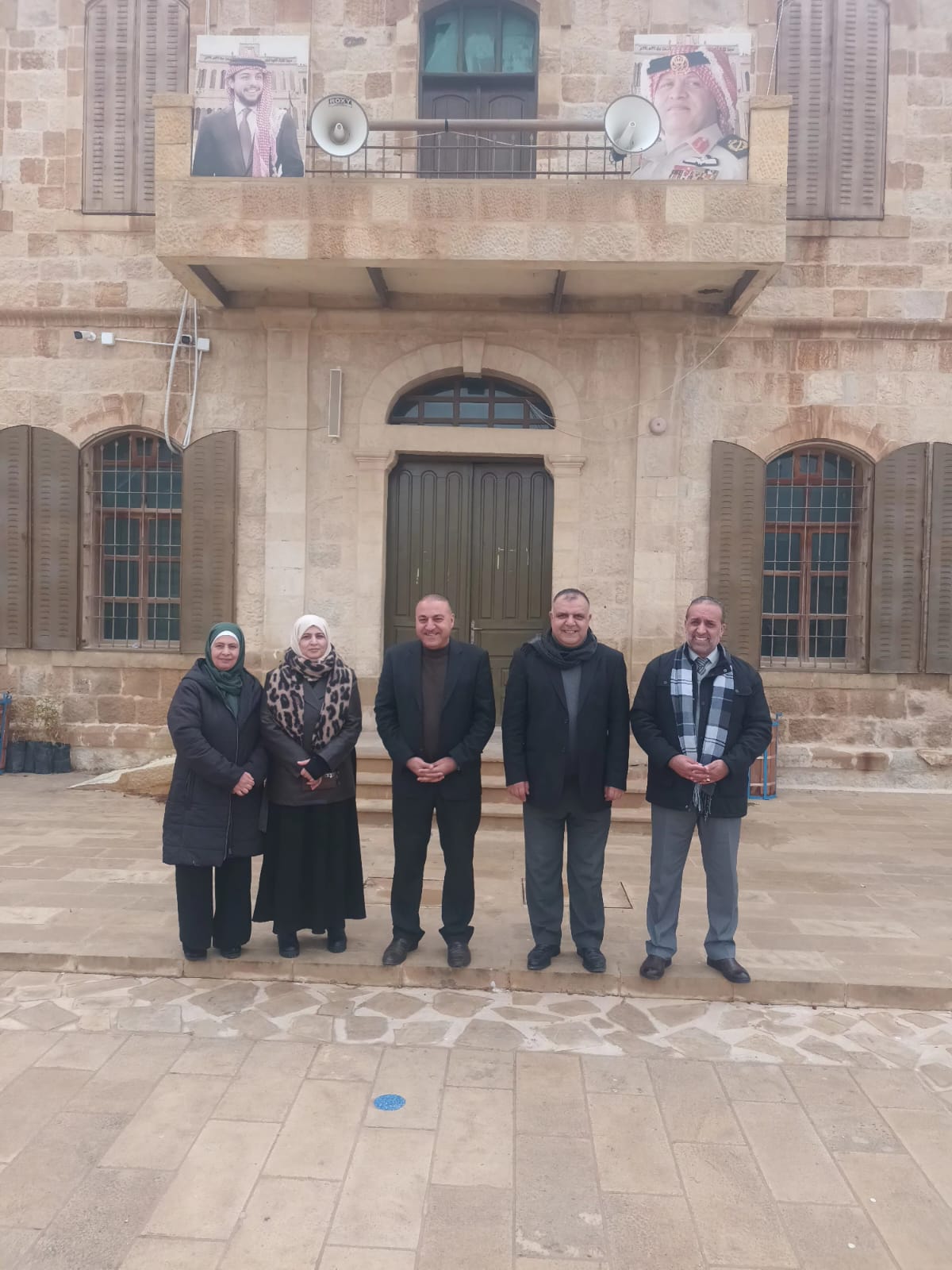 الفتينات ووفد من وزارة التربية والتعليم يتفقدون سير امتحانات الثانوية العامة والصف الأول الثانوي في مدارس الكرك