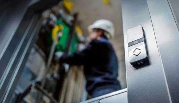 الدفاع المدني يتعامل مع سقوط مصعد على عامل في إربد