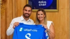 زوجة نجم الهلال السعودي تثير جدلاً حول مستقبله مع الزعيم