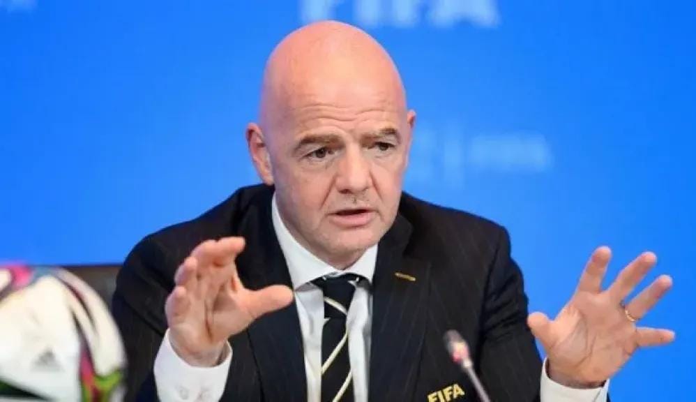 إنفانتينو يثير غضب البريطانيين.. ماذا فعل؟