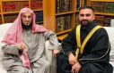 الداعية السعودي عائض القرني يمنح اليوتيوبر اليمني محمد المسمري هدية غير متوقعة تقديراً للروابط المشتركة