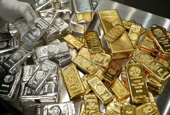 نزيف في سوق المعادن.. الذهب يواصل التراجع والفضة تهبط 2.7