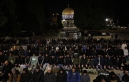 عشرات الآلاف يؤدون صلاتي العشاء والتراويح في المسجد الأقصى المبارك