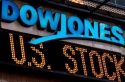 انخفاض مؤشر داو جونز أكثر من 800 نقطة