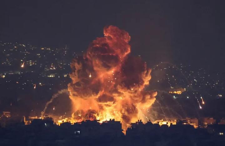 الجيش الإسرائيلي يعلن مقتل 5 من قيادات الحرس الثوري بضربة في قلب بيروت