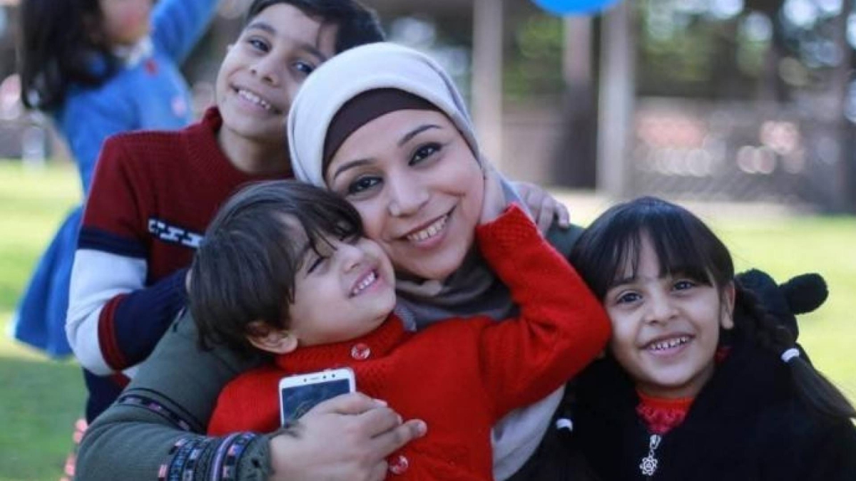 استشهاد الصحفية آمال الشمالي في قصف الاحتلال لخيام النازحين وسط قطاع غزة