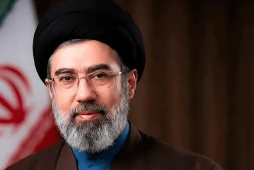 أول زعيم دولة خليجية يهنئ مجتبى خامنئي بعد تنصيبه مرشدا جديدا لإيران