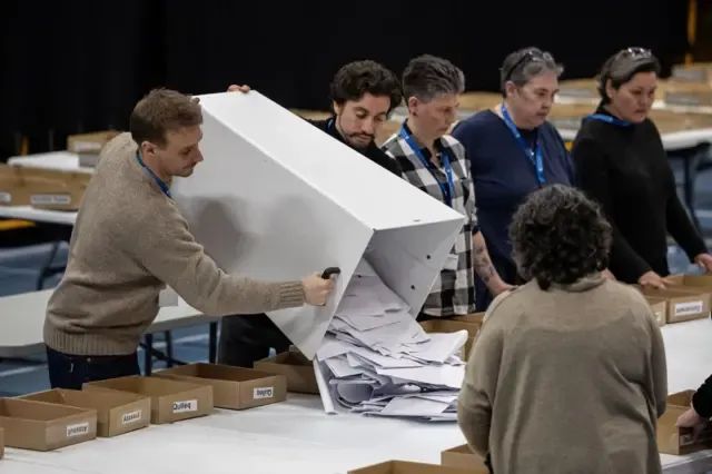 الانتخابات البرلمانية الدنماركية تسفر عن تراجع الحزب الحاكم وتقدم تحالف اليسار