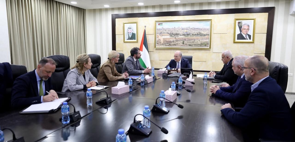 رئيس الوزراء الفلسطيني يبحث مع وفد أوروبي التطورات في الأراضي الفلسطينية