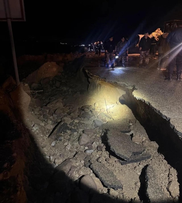 إغلاق طريق البوتاس  إشارة المزرعة بسبب ارتفاع منسوب مياه الأمطار