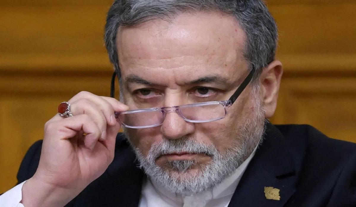 إيران تتهم واشنطن بـ(جريمة حرب) بعد استهداف مدرسة في ميناب