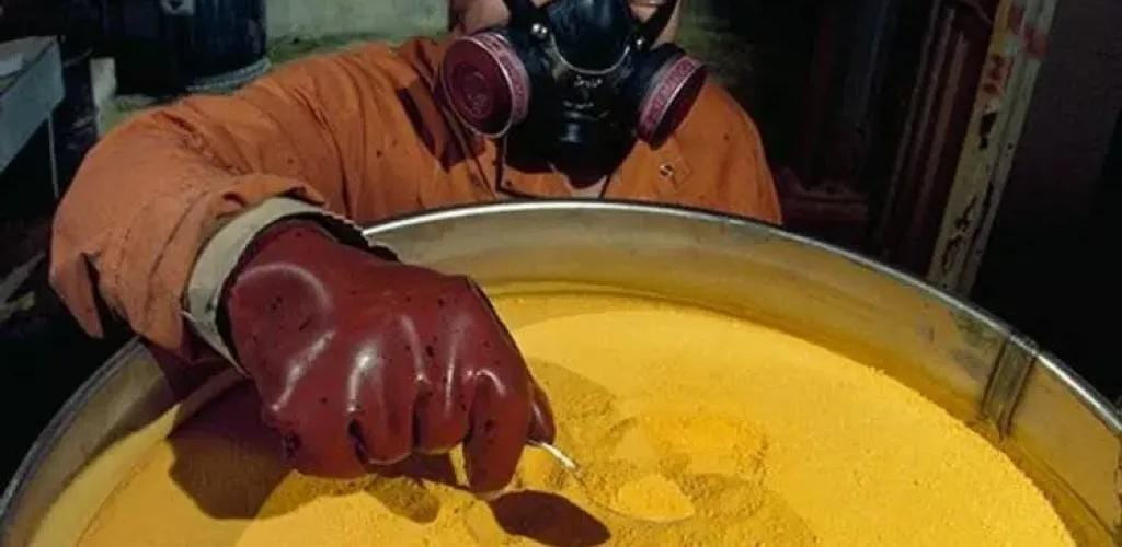 استهداف منشأة ”الكعكة الصفراء” في يزد ومباحثات دولية بشأن هرمز.. وتركيا تدين قصف إيران لدول الخليج