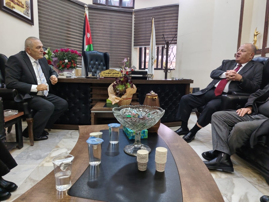 أيمن سماوي يزور نقابة الفنانين مهنئاً بمجلسها الجديد