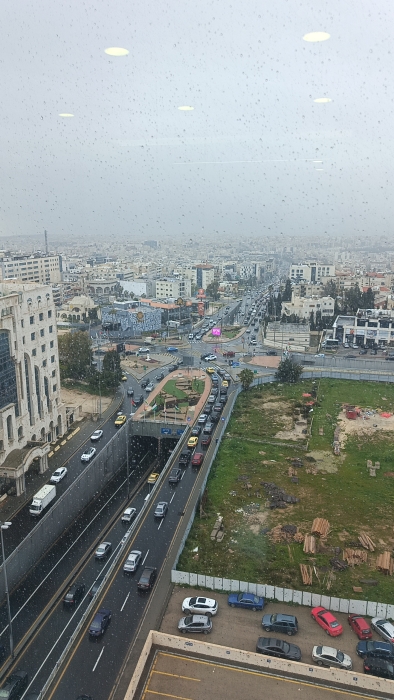 أجواء مغبرة وتحذيرات من تدني الرؤية الأفقية