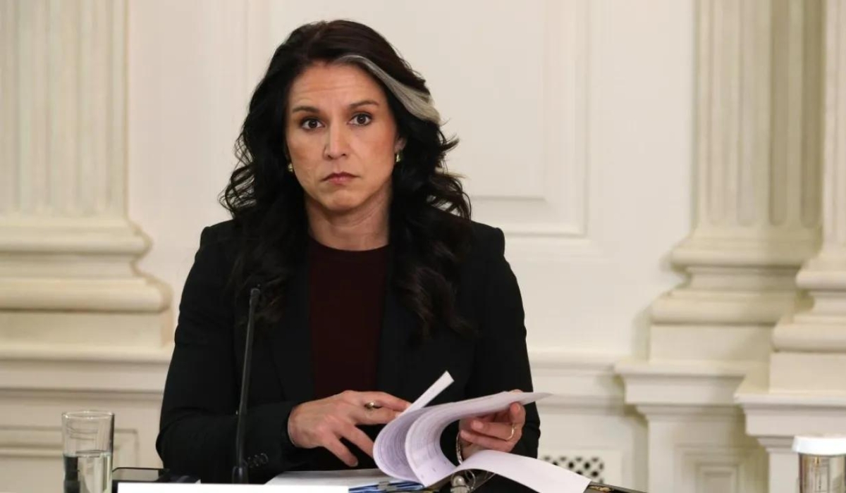 ترمب كان على وشك إقالة مديرة الاستخبارات الوطنية بسبب حرب إيران