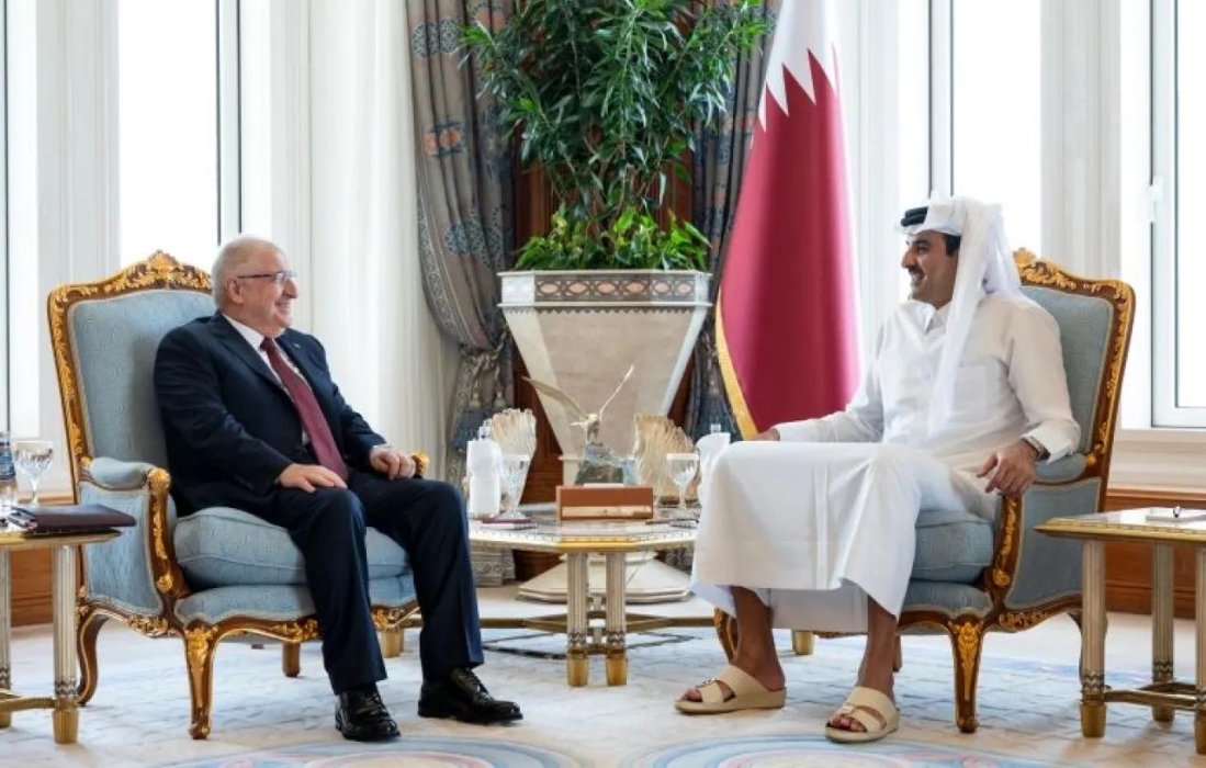 أمير قطر يستقبل وزير الدفاع التركي