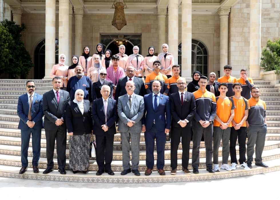 العيسوي خلال لقائه وفداً طلابياً يمثل مبادرة الميثاق الوطني ووفداً من أبناء لواء ناعور...صور