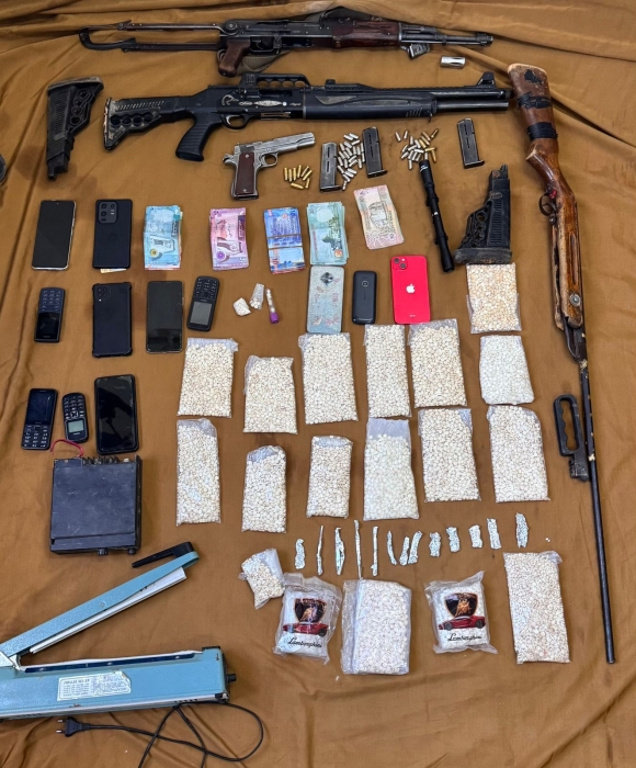 مكافحة المخدرات تنفّذ حملات نوعية في الرويشد وعدة محافظات وتلقي القبض على 16 شخصًا من بينهم خطرون...صور