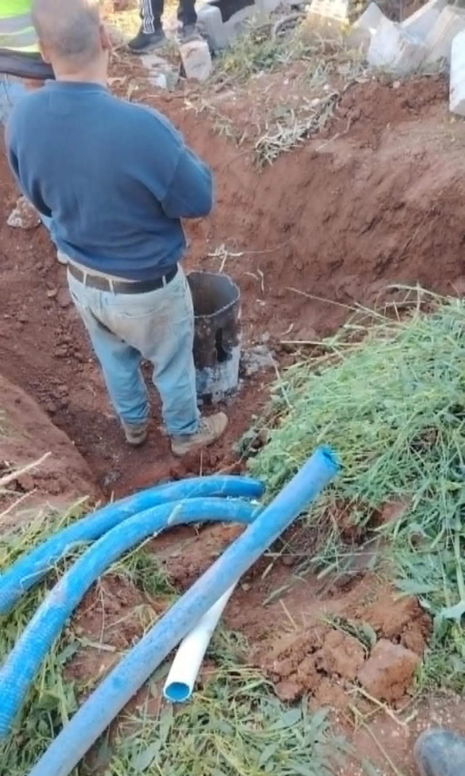 ضبط وردم بئر مخالف في الرمثا يبيع المياه