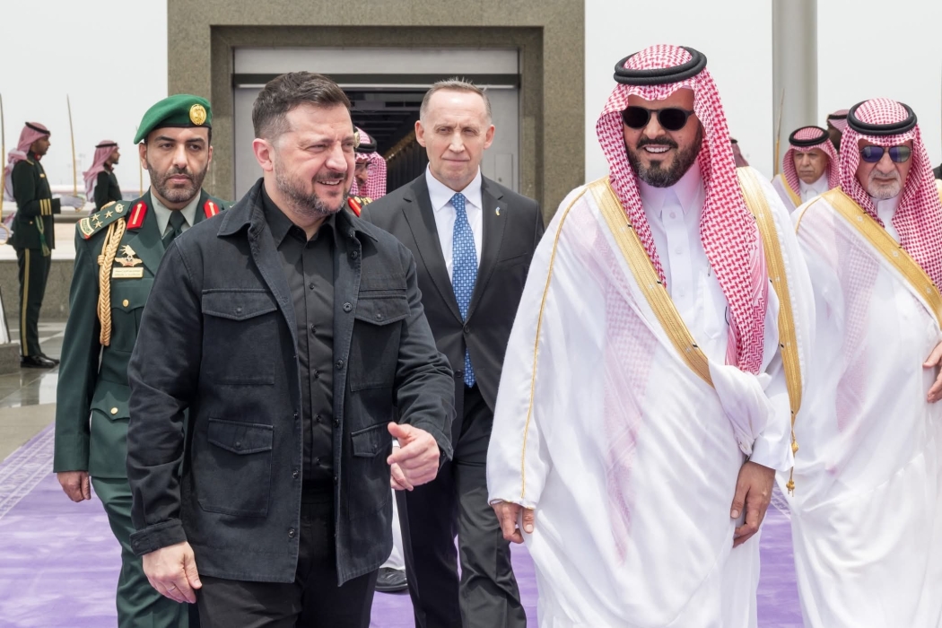 رئيس أوكرانيا يصل جدة ويُستقبل رسميًا