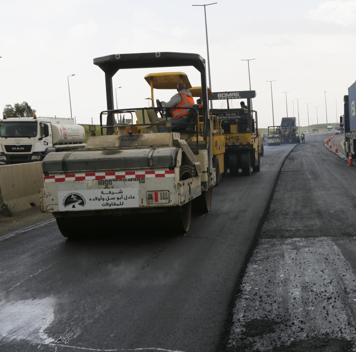 وزير الأشغال يتفقد مشاريع صيانة طرق في إقليمي الوسط والشمال...صور