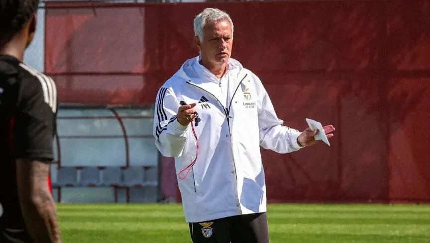 مورينيو ينفي مفاوضات ريال مدريد: مستقبلي يُحسم الأسبوع المقبل