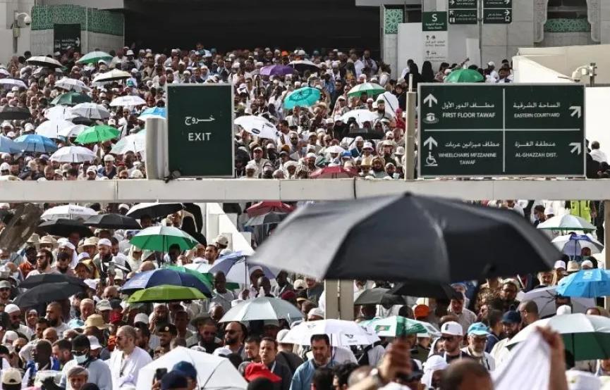 في ظل حرارة تلامس 45 درجة.. منظومة سعودية متطورة لتفويج الحجاج إلى مشعر منى في يوم التروية