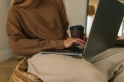 خبراء يحذرون من استخدام الحاسوب المحمول على الساقين لفترات طويلة