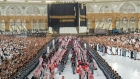 بأيدي 150 صانعا سعوديا: استبدال كسوة الكعبة المشرفة مع مطلع العام الهجري الجديد