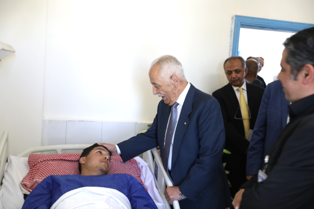 مندوبا عن الملك وولي العهد.. العيسوي يعزي بوفاة الشاب الدماسي إثر حادثة المدرج الروماني وينقل تمنياتهما بالشفاء للمصاب طريش...صور