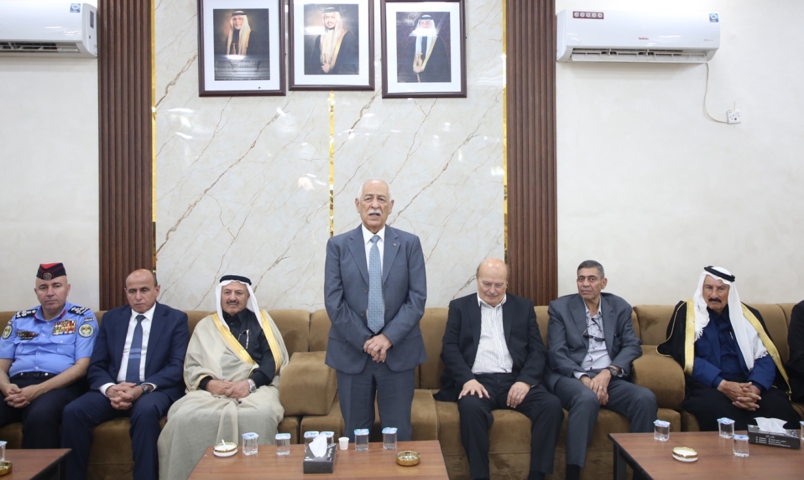 مندوبا عن الملك وولي العهد.. العيسوي يعزي المجالي والداود والصباغ...صور