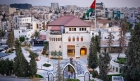 رئيس الوزراء يوجّه وزير العدل بمراجعة تشريعات الحياد الوظيفي لموظفي القطاع العام