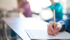 طلبة التوجيهي يتقدمون اليوم لامتحان الفيزياء واللغة العربية