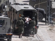 الاحتلال الإسرائيلي يعتقل 8 فلسطينيين ويحتجز العشرات بالضفة الغربية